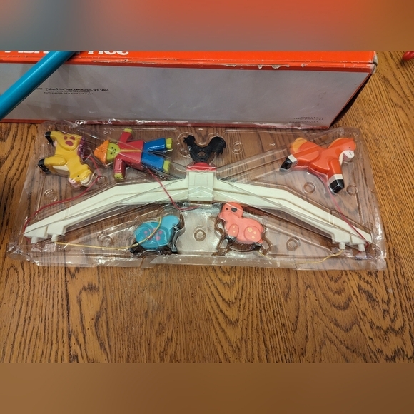 Fisher Price Vintage 1973 Crib & Playpen Music Box Mobile in box - Picture 3 of 12